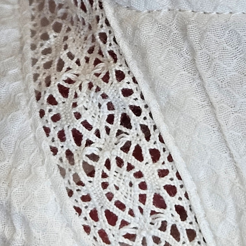 Millibon USA White Short Sleeve V-Neck With Hood Crochet Lace Detail‎ Size Small - Picture 7 of 8